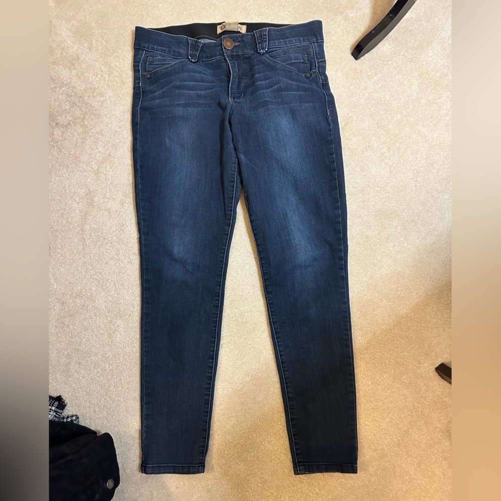 Democracy Women’s Absolution Skinny Jeans  Dark wash Size 10. 27” Inseam